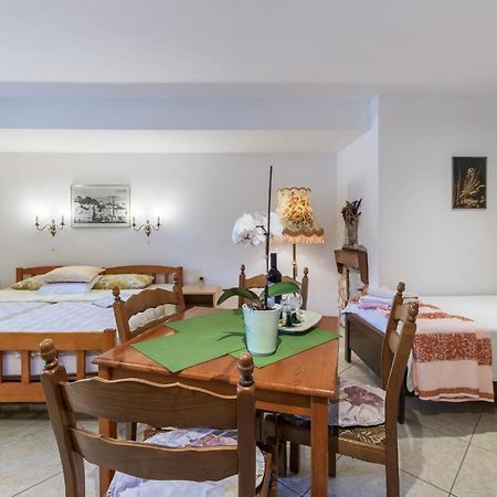 Awesome Studio In Pula With Wifi 外观 照片